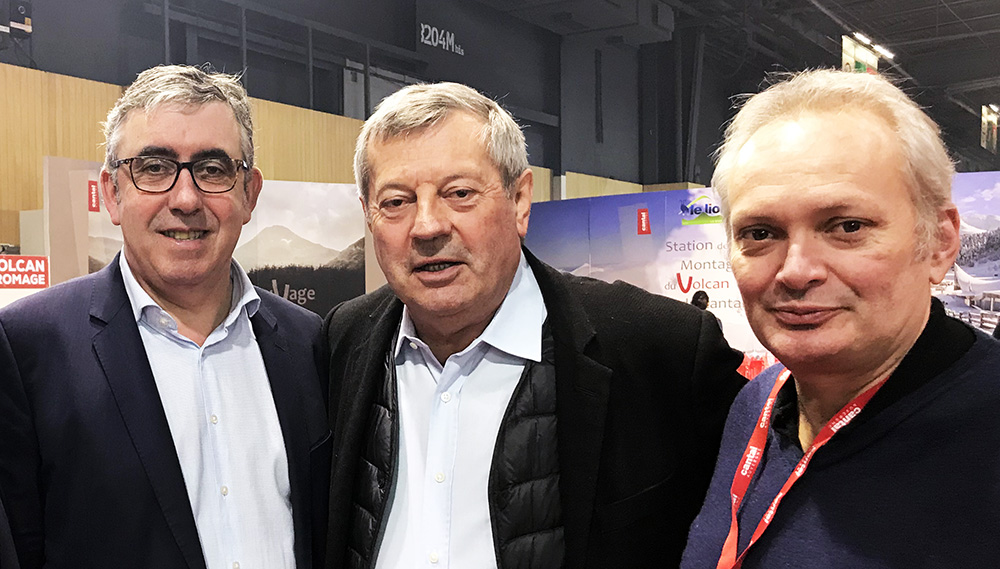 Lors d’une rencontre à Paris avec le président national et le président départemental de l’Union des métiers et industries de l’hôtellerie (UMIH) qui milite pour le retour des pré-enseignes.